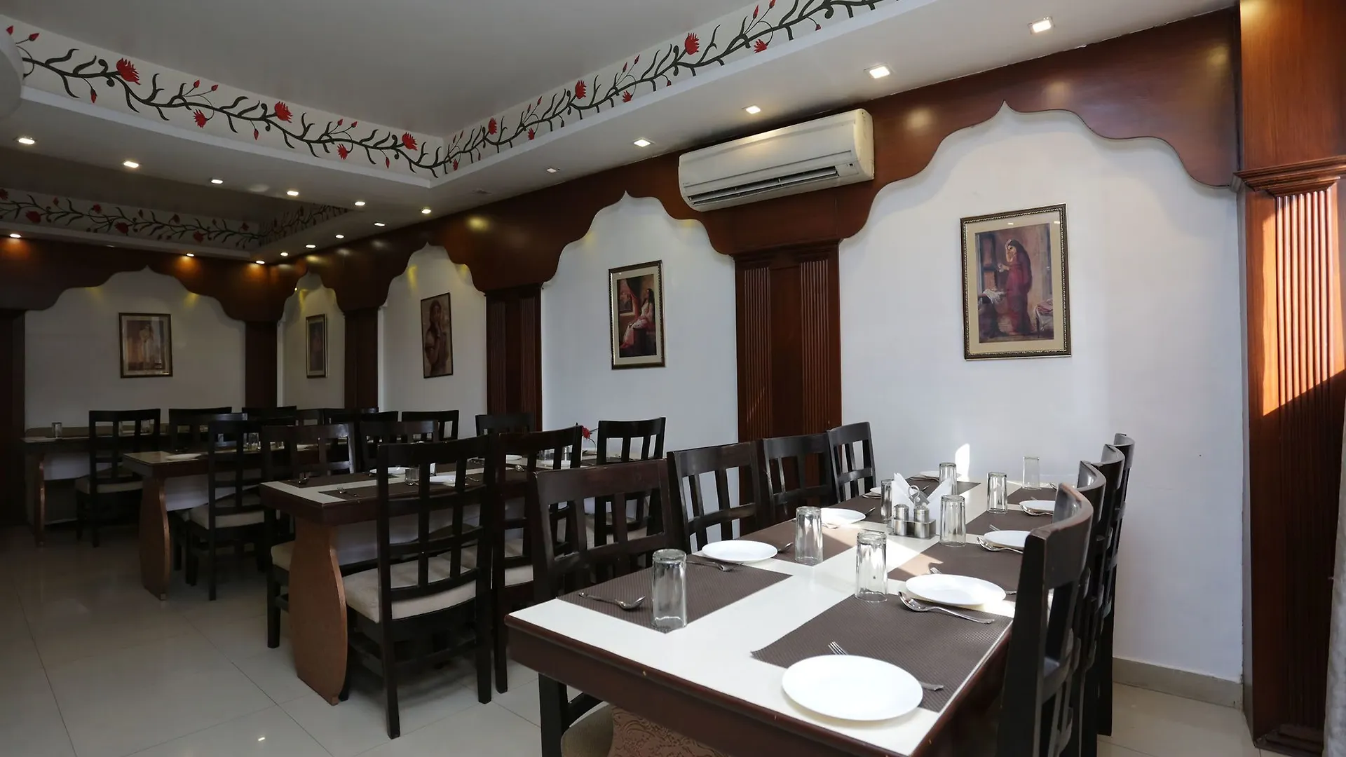 Oyo 12221 Hotel M House Agra   Agra (Uttar Pradesh)